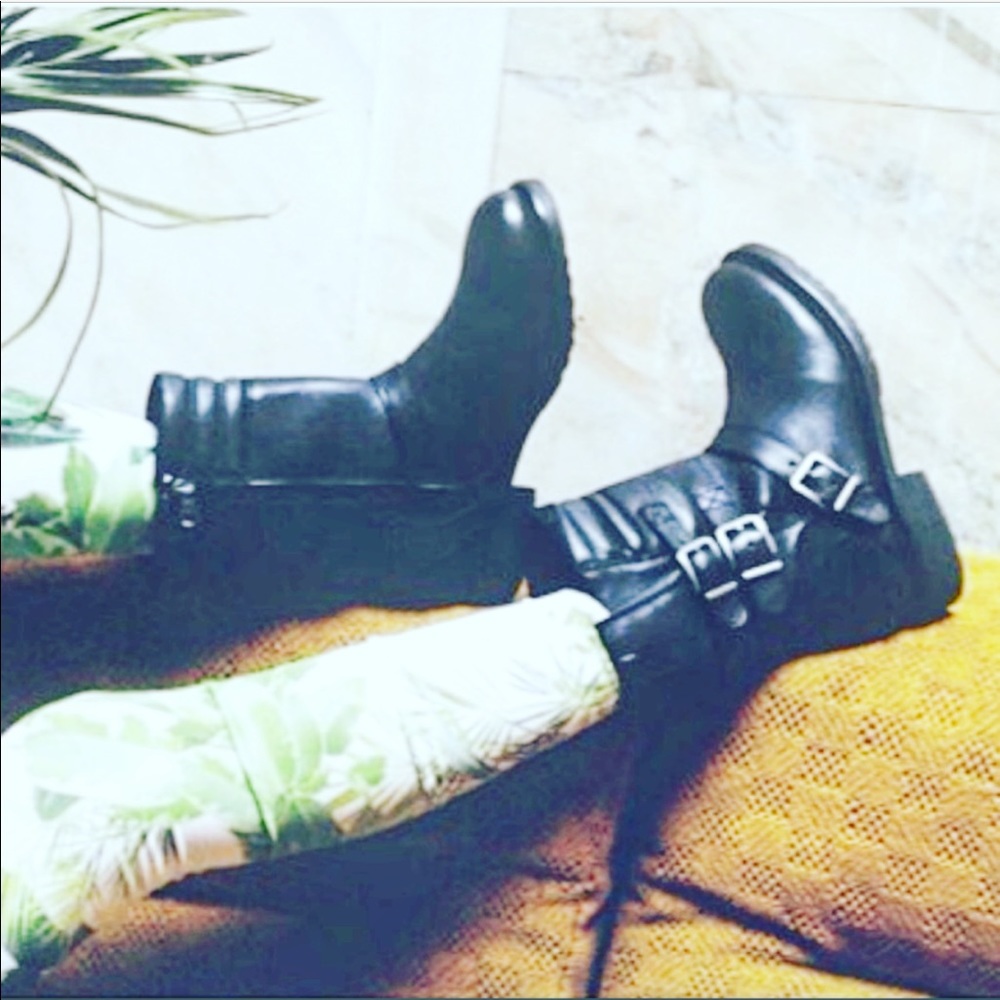 Leather Detailed Buckles Stitch Detail Combat Boot